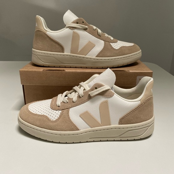 Veja V-10 Leather Sneaker Extra White/Sable/Sahara sz 40EU/9US New in Box - Picture 4 of 8